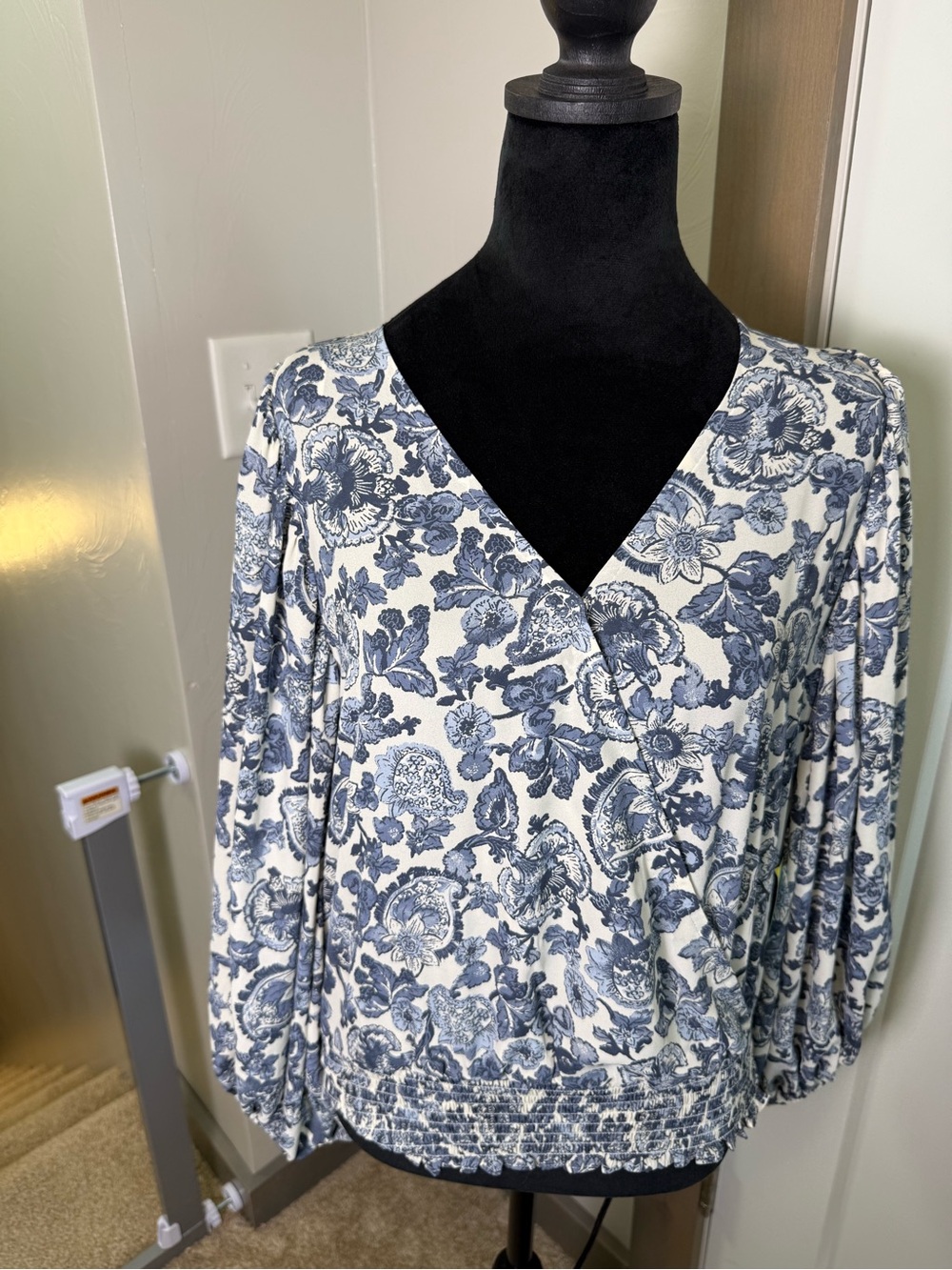 CeCe Blue Toile Paisley Blouse Flowy Bell Sleeve Croppy Long Sleeve M